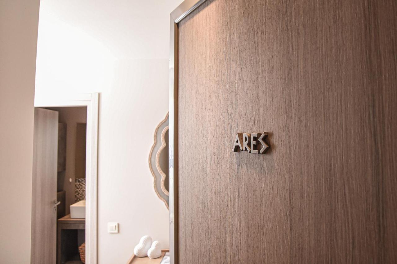 Wisdom Residence Luxury Apartments At Plaka Athens Exterior photo
