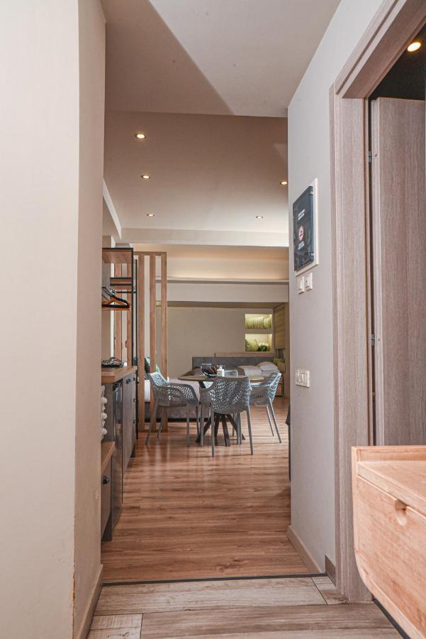 Wisdom Residence Luxury Apartments At Plaka Athens Exterior photo
